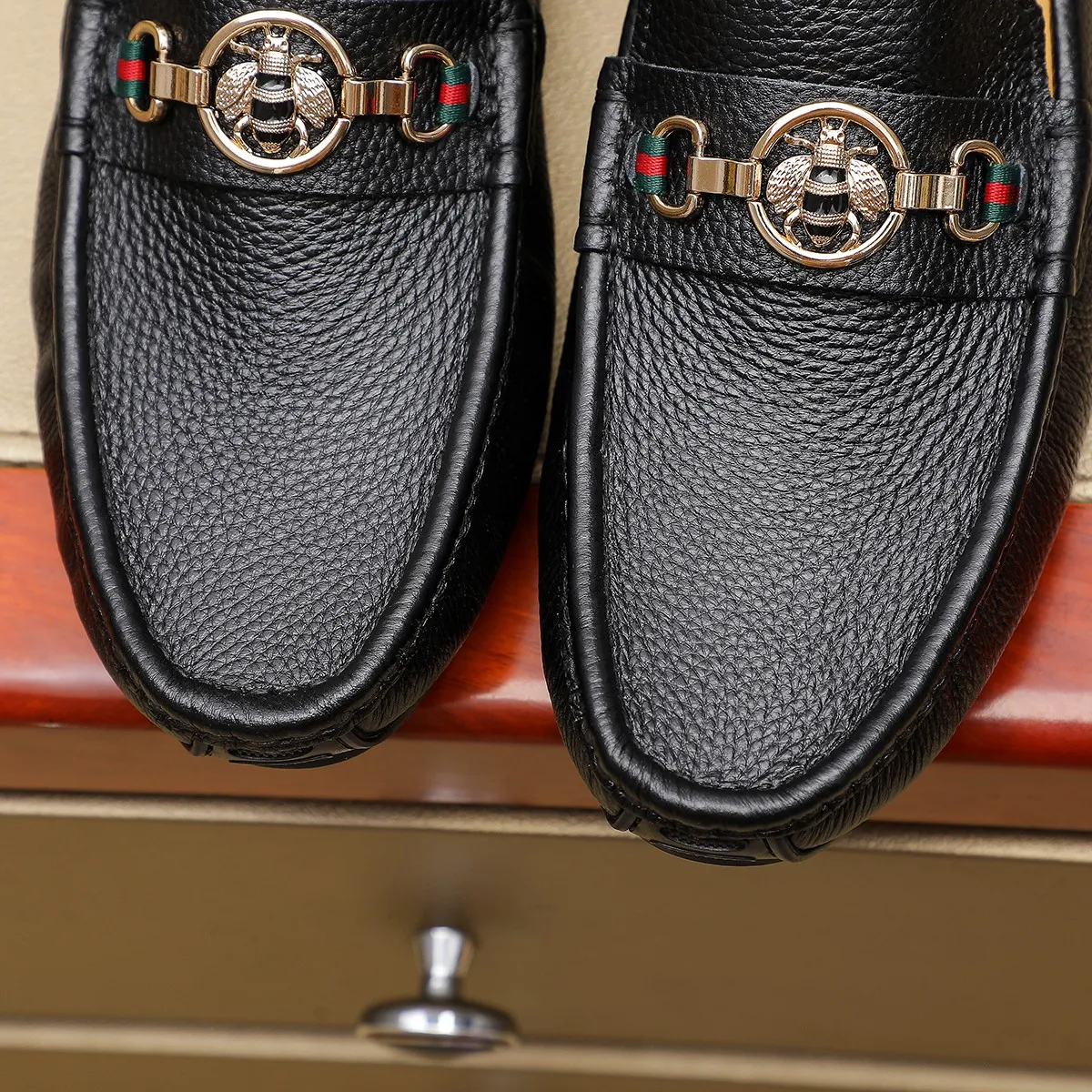 Men's shoes💰380💰🕷🕷️【 GUCCI 】Gucci's best-selling trendy men's casual slip-on shoes 🇨🇳Official website original 1:1 mold 💯Original quality, fine workmanship ☘Fashionable and versatile, perfect shape, comfortable on the feet 🍓Trendy men's recommended model, imported cowhide on the top layer 🎋High-quality pigskin lining, rubber wear-resistant and non-slip outsole, high-end atmosphere, worth owning 🍉Optional 38-44